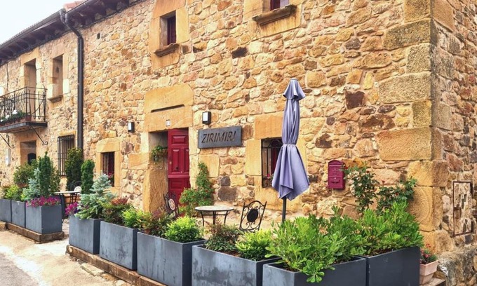 Herreros House | Casa Rural Zirimiri en Herreros, Soria