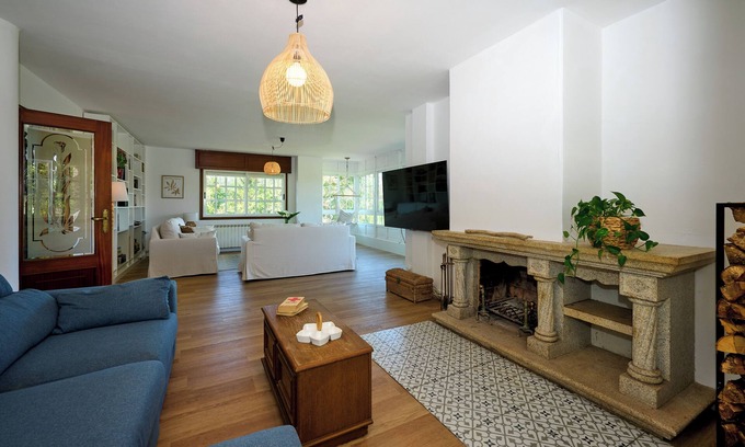 Santiago de Compostela House | Casa Santi - 10 minutes from Santiago capacity 14 people