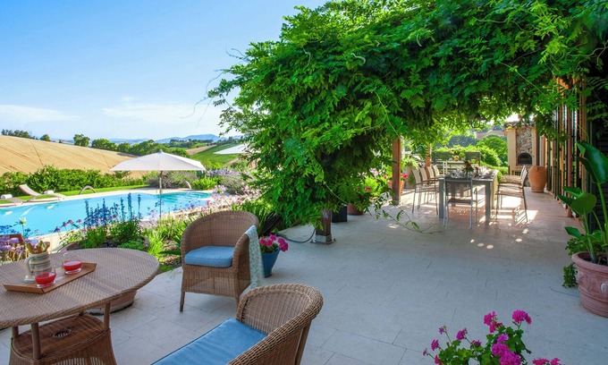 Centofinestre Villa | Casa Sant' Elia a villa in the heart of the Marche Region a few miles from the sea