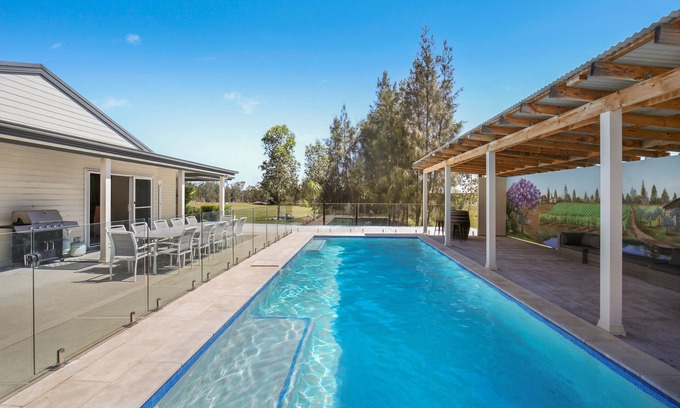 Pokolbin House | Casa Siena Hunter Valley 5 king size rooms all with full en-suites. On vineyard