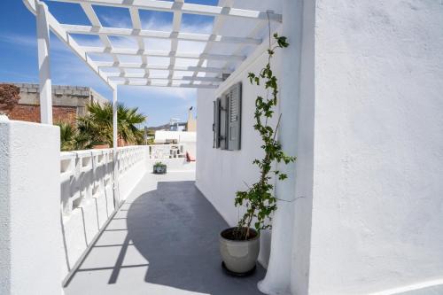Oia House | Casa Sigala arch