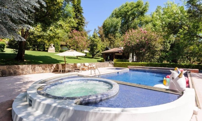 Valle de Bravo House | Casa Socampo: W/pool and paddle court in Avándaro
