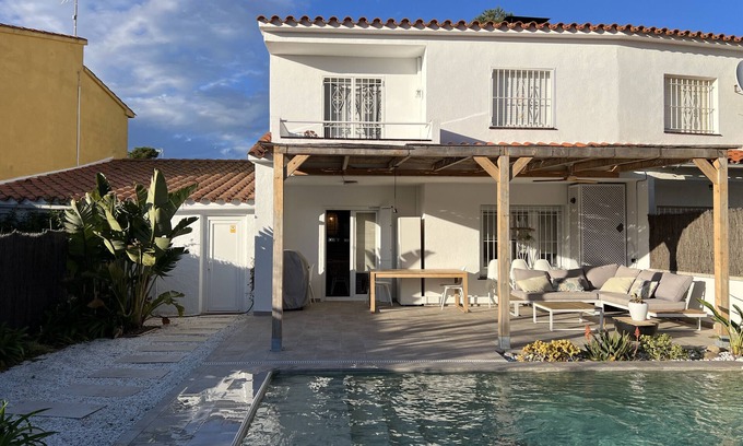 Mas Pinell House | Casa Surf - Private Pool, Aircon, close to the beach