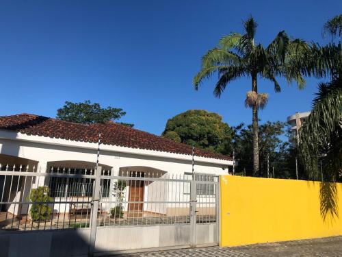 Centro House | Casa Térrea Espaçosa Centro , Bertioga-Pertinho da Praia