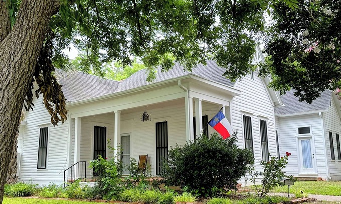 Taylor House | Casa Tejas in Taylor TX