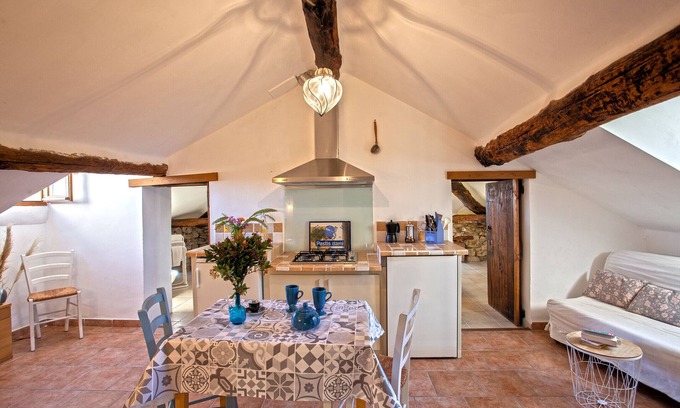 Santo-Pietro-di-Tenda Apartment | Casa Tenda flat in stone house