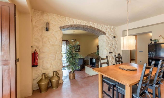 Castelo de Vide Apartment | Casa Terra is nestled on the edge of an olive farm with a swimming pool