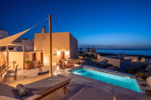 Finikia Villa | Casa Terra Vedema with Oia Sunset Privacy Plunge Pool and 350 to 450 Mbps Starlink Internet