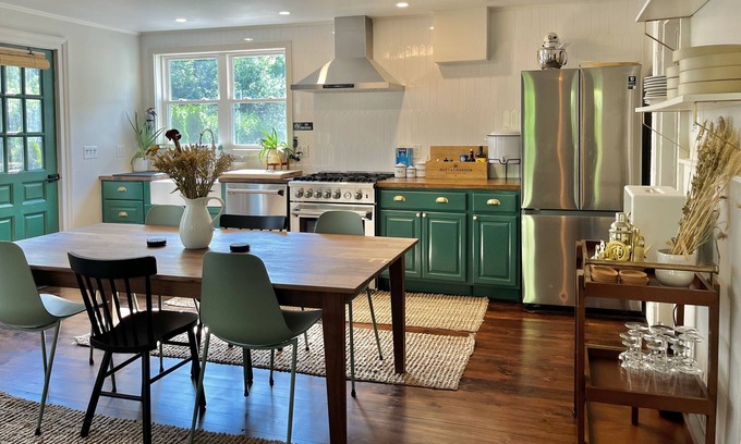 Tivoli House | Casa Tivoli - Upstate Getaway in Charming Village