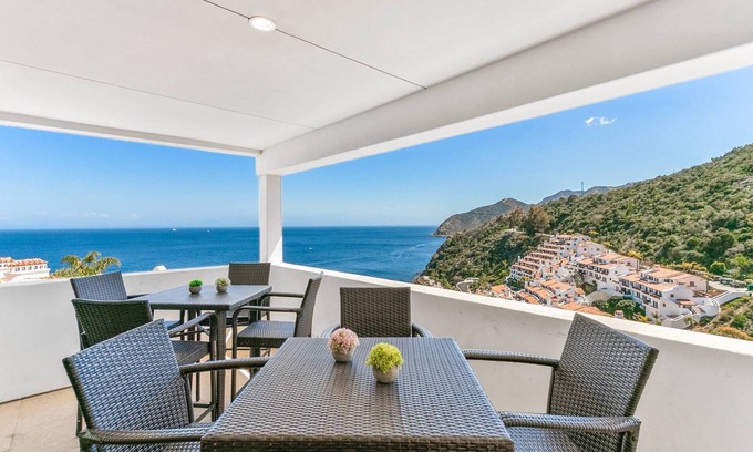 Cortez Hill House | Casa Tortuga by AvantStay | Ocean View + Golf Cart