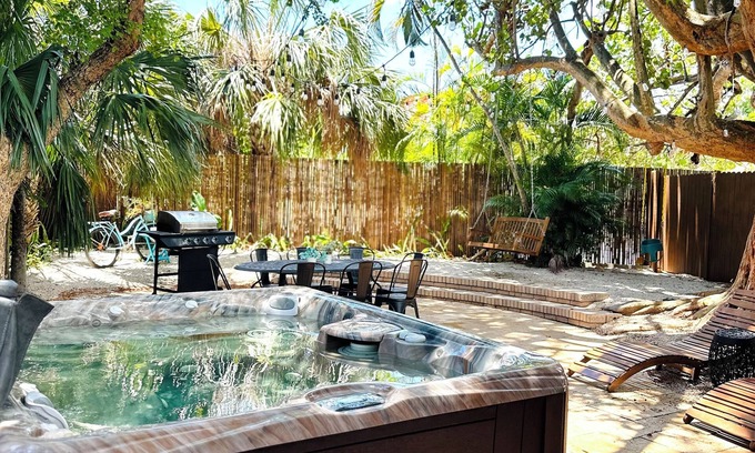 Croissant Park House | Casa Tulum 3BR/2BA w/lovely yard - Close to Everything in Fort Lauderdale!