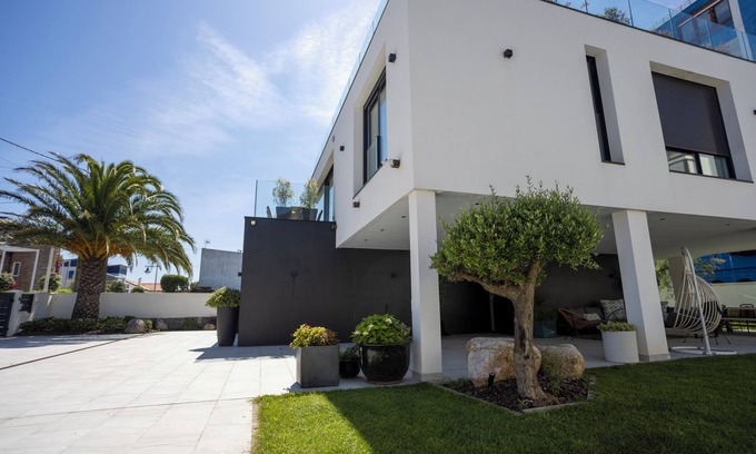 Suances Villa | Casa turquesa spectacular house on the beachfront