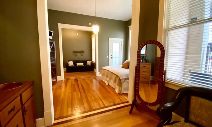 Downtown Apartment | Casa Urbana's - The Kaufmann Bedroom