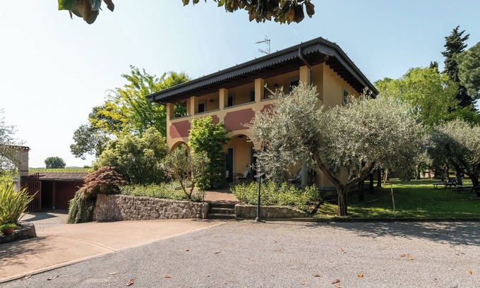 Corte Franca House | Casa Vacanze La Fioca