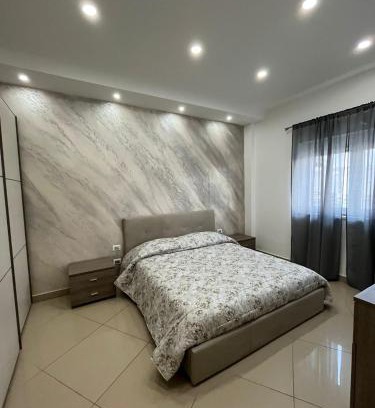 Leonforte Apartment | Casa vacanza Helios