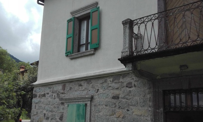 Pisogne House | Casa Vacanze CASTANOCE, suitable for small groups, pets allowed
