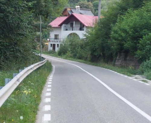 Capatineni-Ungureni House | Casa Valea Arefului