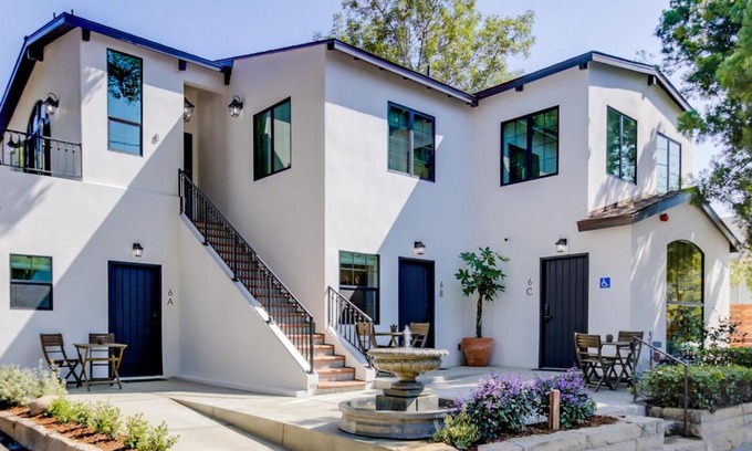 Upper East Apartment | Casa Valerio - Boutique Suites in Downtown Santa Barbara