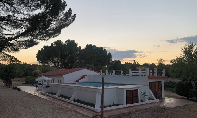 Villaviciosa de Odon Ski Chalet | Casa Villa con Piscina Naturaleza a 25 Kilómetros de Madrid