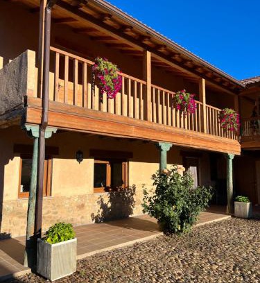 Llamas de la Ribera House | Casa Villa Franca