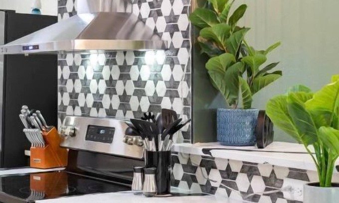 South Central Omaha House | Casa Westside a Homey Retreatn