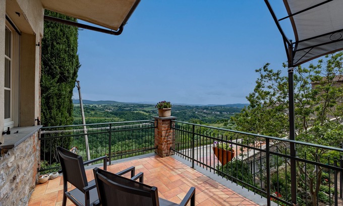 Monteleone d'Orvieto House | Casabella With Garden, Monteleone d'Orvieto, Italy
