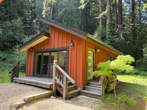 La Selva Beach House | Casalarada - House by the Creek