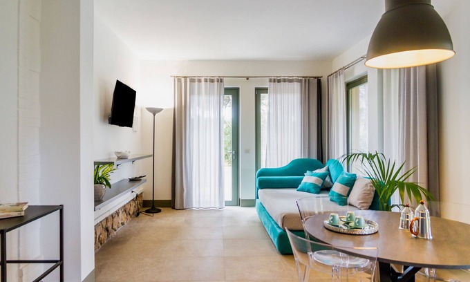 Saline Sadun Apartment | Casale Lorenzo - Apartment 2 with Private Terrace, Shared Garden and Air Conditioning