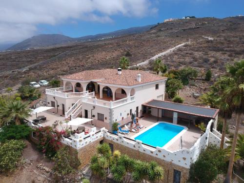 Adeje Apartment | CASANTILVIA heated pool paradise