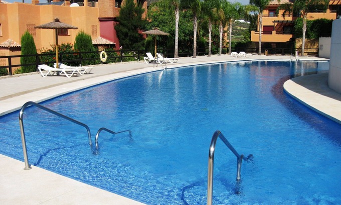 Casares Apartment | Casares Golf Gardens. Superb two bed Apt in Casares with free WIFI, AC & heating