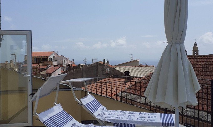 Poggi Apartment | CasaRina Panoramic Terrace from the Mountains to the Sea