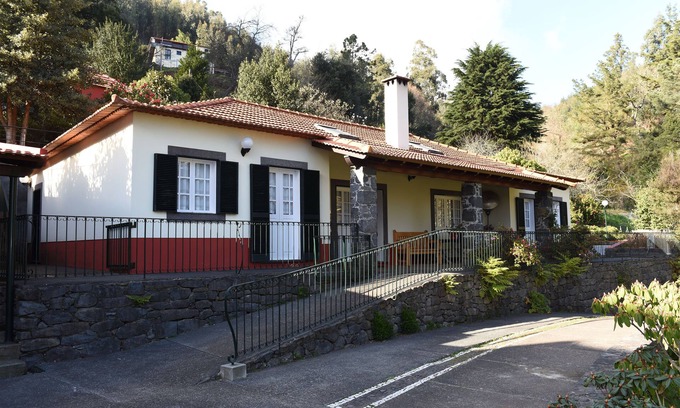 Camacha House | Casas de Pedra - The Magnolia - Enjoy the amazing rural atmosphere.