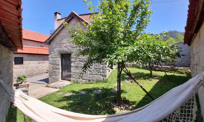 Sao Simao Cottage | Casas do Arrabalde, Guest accommodation, village of Gouveia, S. Simon Amarante