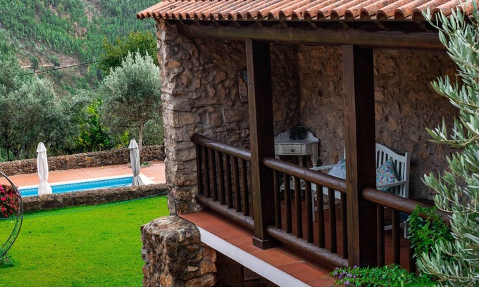 Cumeeira House | Casas Do Favacal - a traditional Xisto house