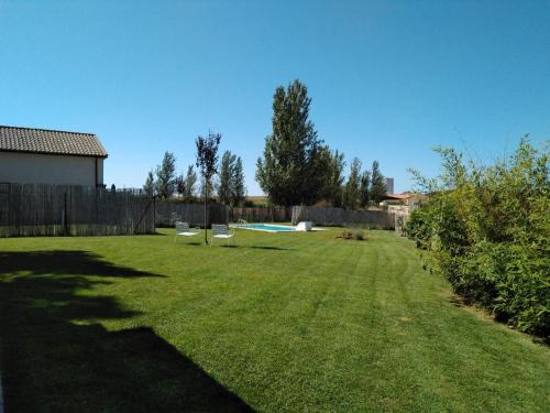 Almenara de Tormes House | Casas Olmo y Fresno jardín y piscina a 17 kilómetros de Salamanca
