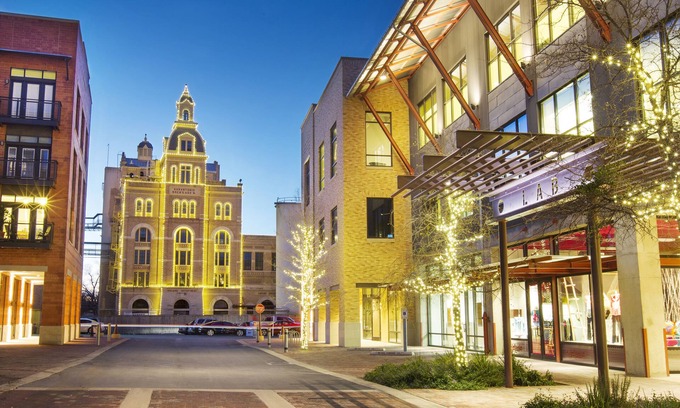 Midtown House | Casbah near the River Walk And Pearl Brewery - Hop N' A Skip To Downtown