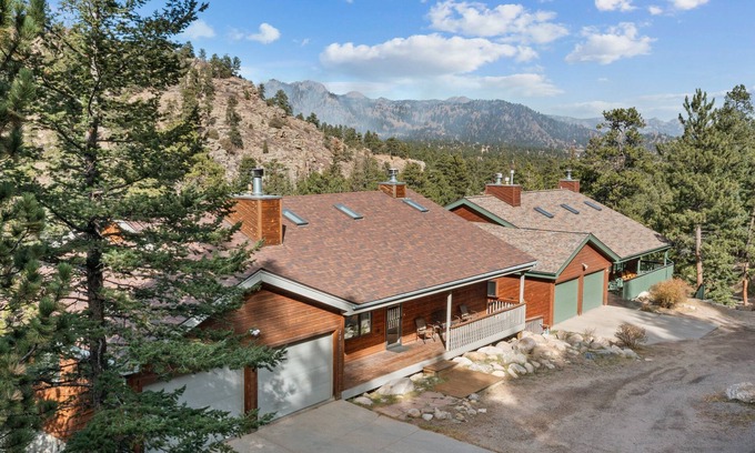 Aspen Brook House | Cascade Mountain Home by Estes Park Homes