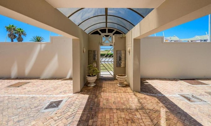 Pollok Beach Apartment | CASCADES 103