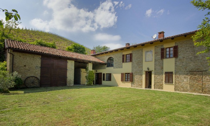 Santo Stefano Belbo House | Cascina San Carlo, cozy Piedmontese farmhouse in the heart of the Langhe.