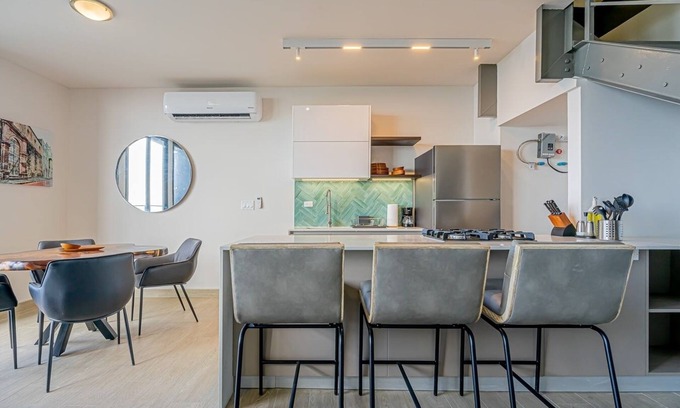 Santa Ana Apartment | Casco View Life - Penthouse. 2 Bedrooms 2.5 Bath