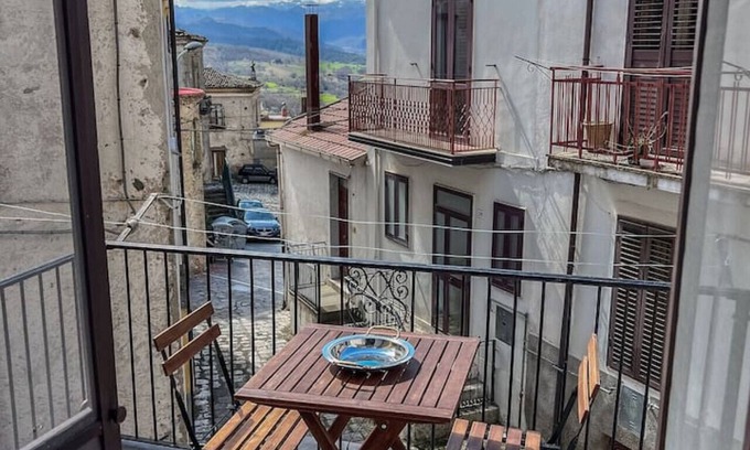 San Giorgio Lucano Apartment | Casetta San Giorgio - Riverside Getaway