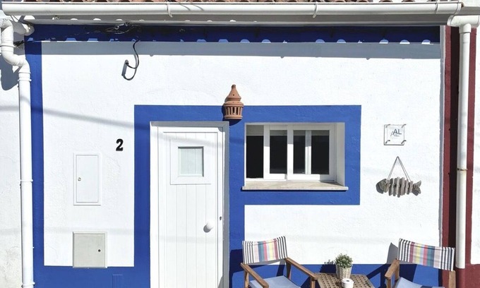 Alfarim House | Casinha Azul near Meco Beach