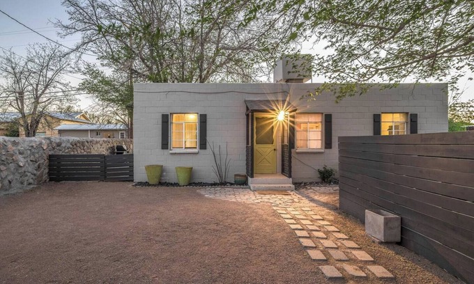 Las Cruces House | Casita Alameda