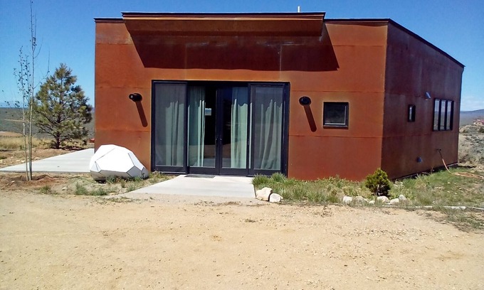 Taos House | Casita Atomica hiking, cycling, golfing, rafting within reachn