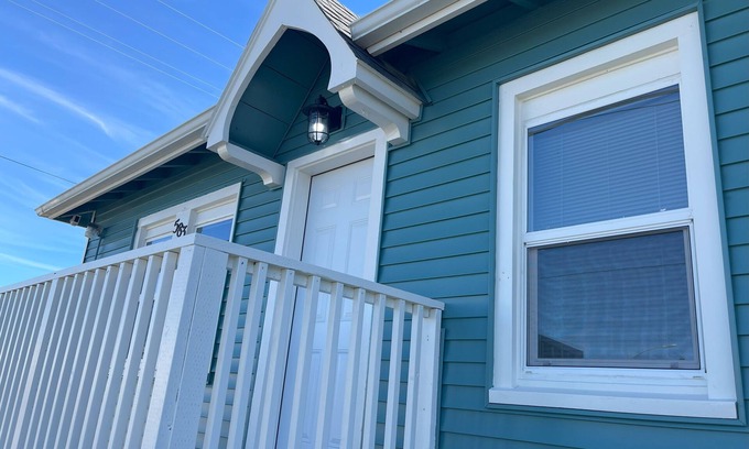 Crescent City Cottage | Casita By The Sea - walk to beach