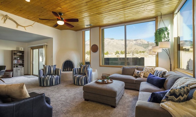 Sandia Heights South House | Casita de Montano 2 Bdrm Foothills Charmer with Incredible Sandia Mtn Views