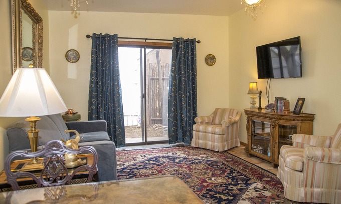 Santa Fe House | Casita Dulce: 1 Bedroom., 1 Bath, AC, Private Garden – Easy Walk to all Santa Fe