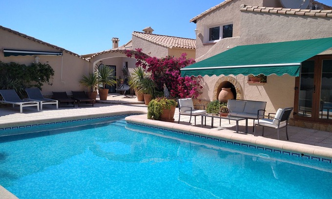 Benidoleig Villa | CASITA LEON - Peaceful villa retreat with private pool & panoramic views.
