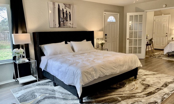 Vance Jackson House | Casita @ Maywood