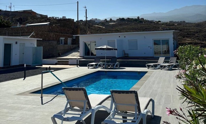 Chimiche House | Casita Mercy semi-detached house on a quiet finca in the south of Tenerife